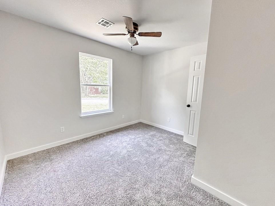 105 W Marvin Avenue — photo 22
