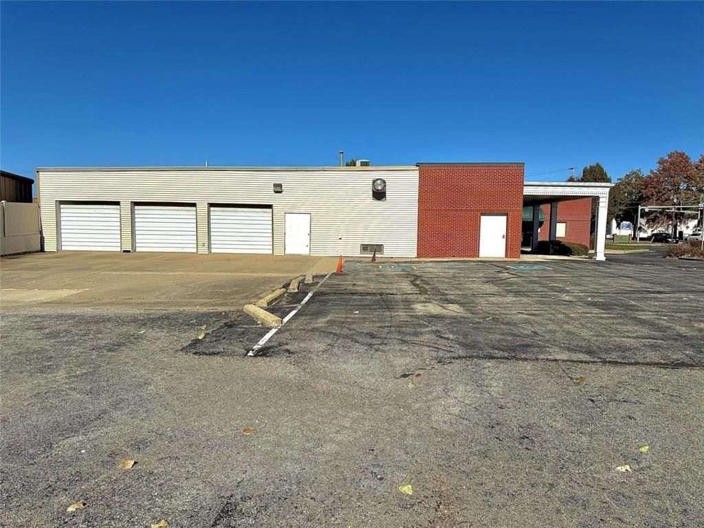 209 S 2nd Street — photo 3