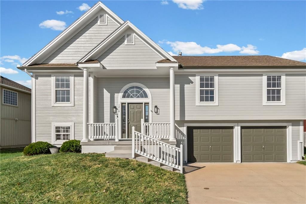 1210 NW Walnut Court — photo 2
