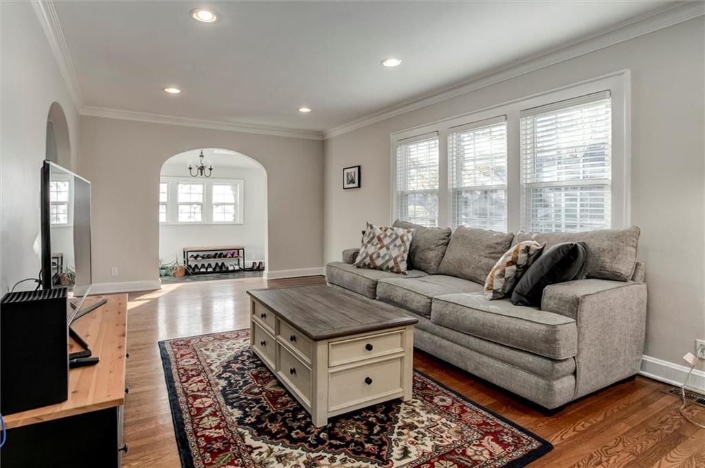 Photo 5 of 29 - 320 E 69th Street