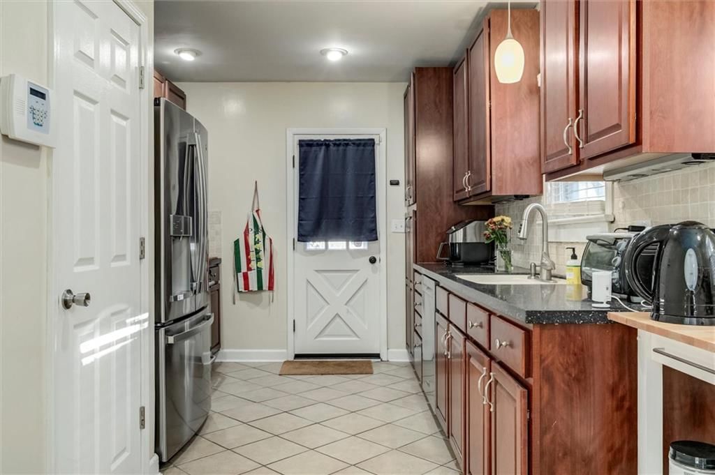 Photo 8 of 29 - 320 E 69th Street