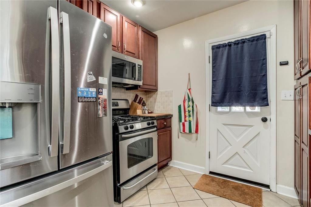 Photo 10 of 29 - 320 E 69th Street