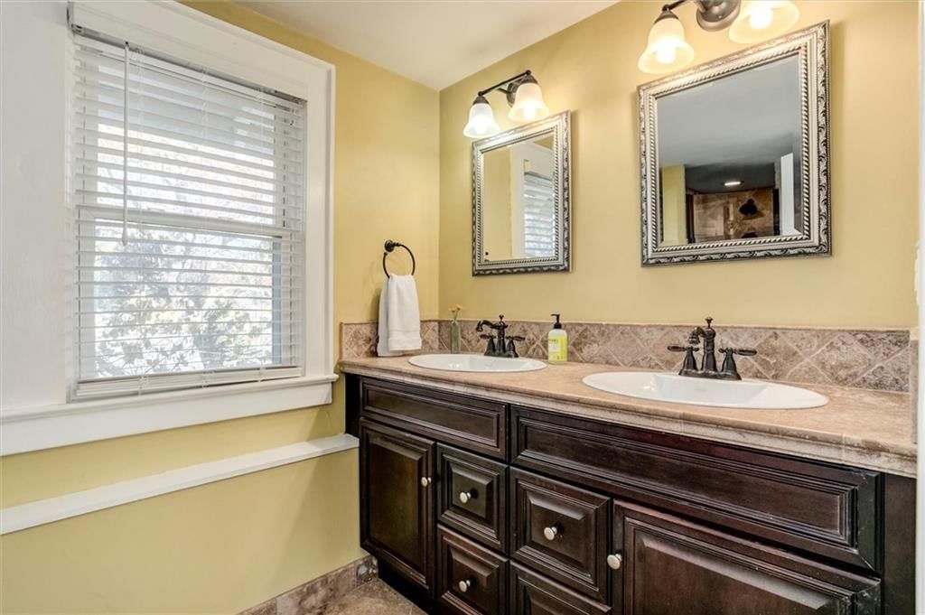 Photo 16 of 29 - 320 E 69th Street