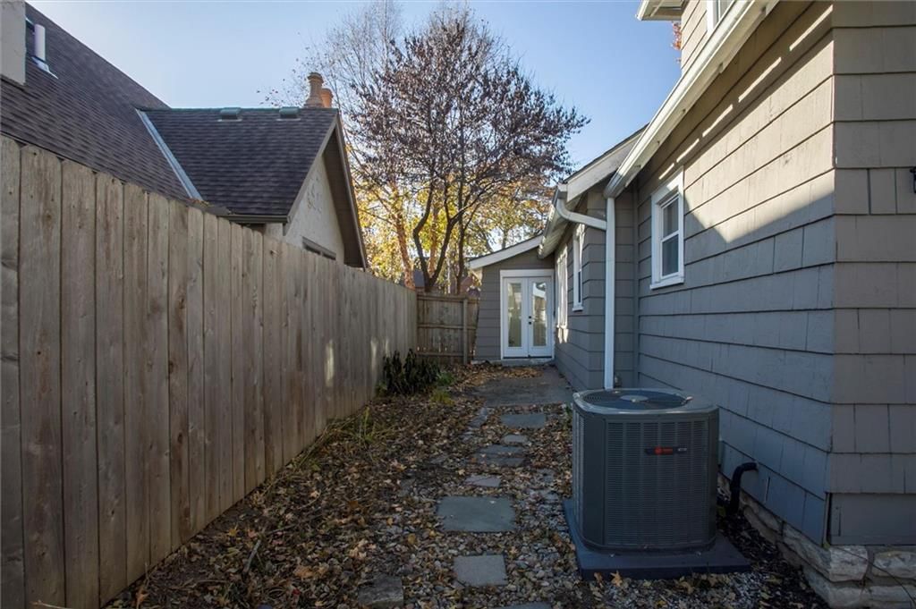 Photo 24 of 29 - 320 E 69th Street