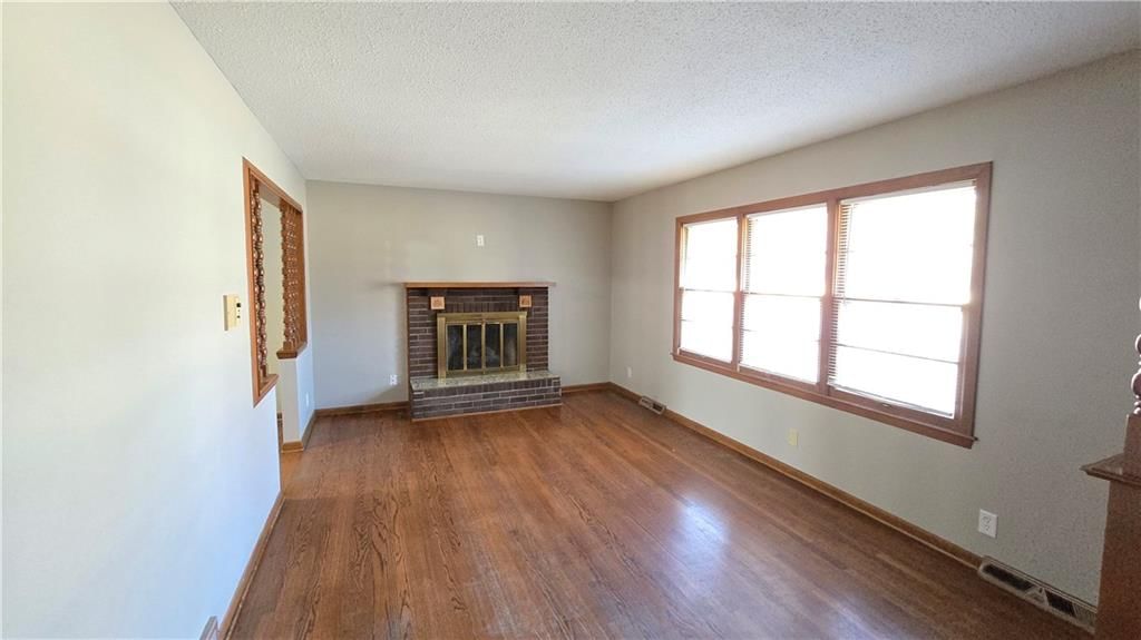 600 JAMES Street — photo 2