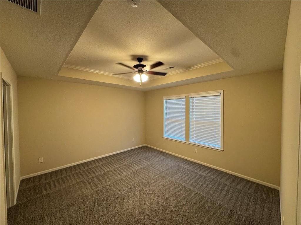 912 W 30th Terrace — photo 5