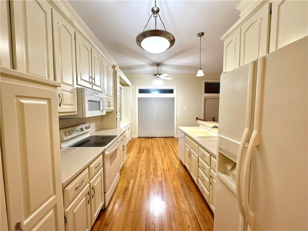 2409 SW Lilly Drive — photo 5