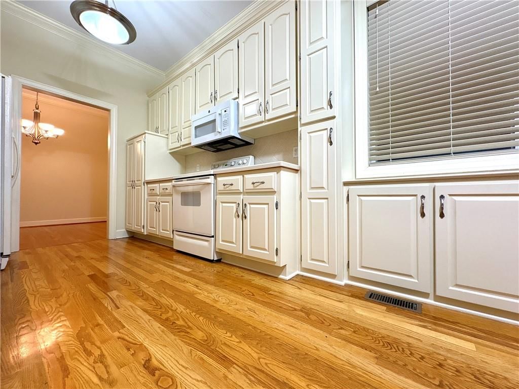 2409 SW Lilly Drive — photo 7