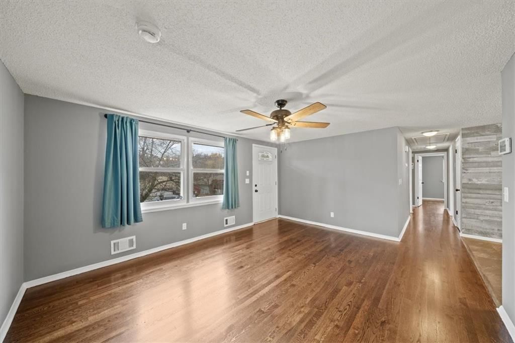 4033 N Spruce Avenue — photo 3