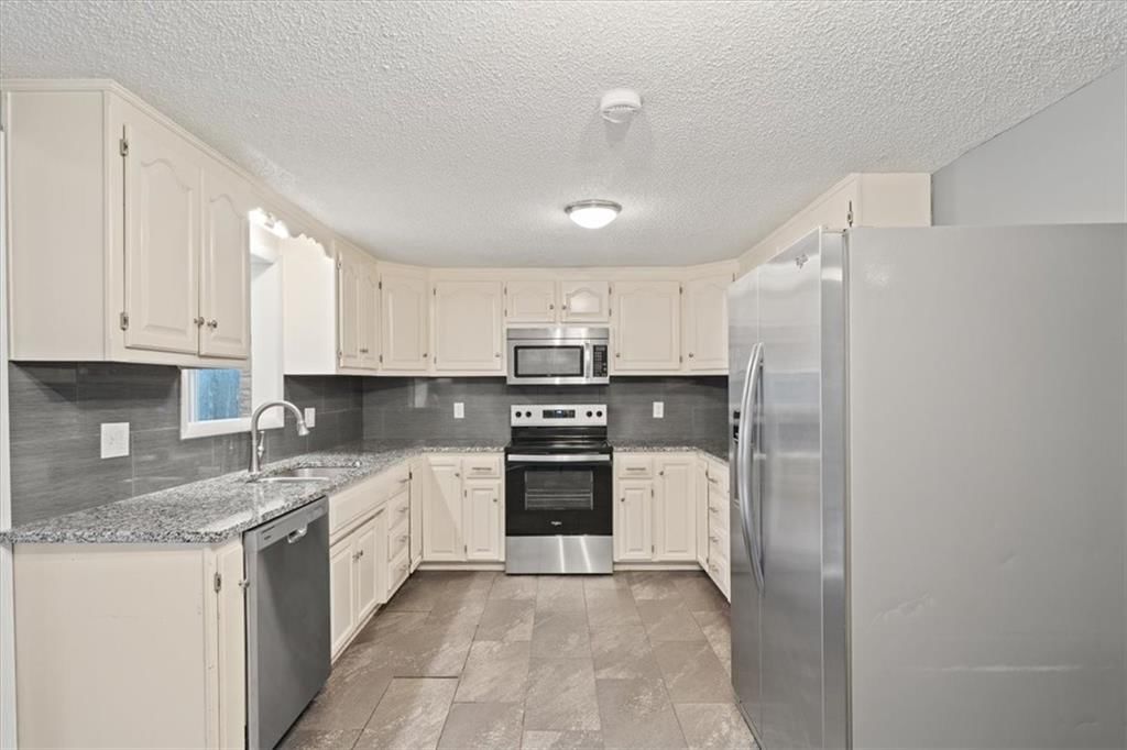 4033 N Spruce Avenue — photo 6