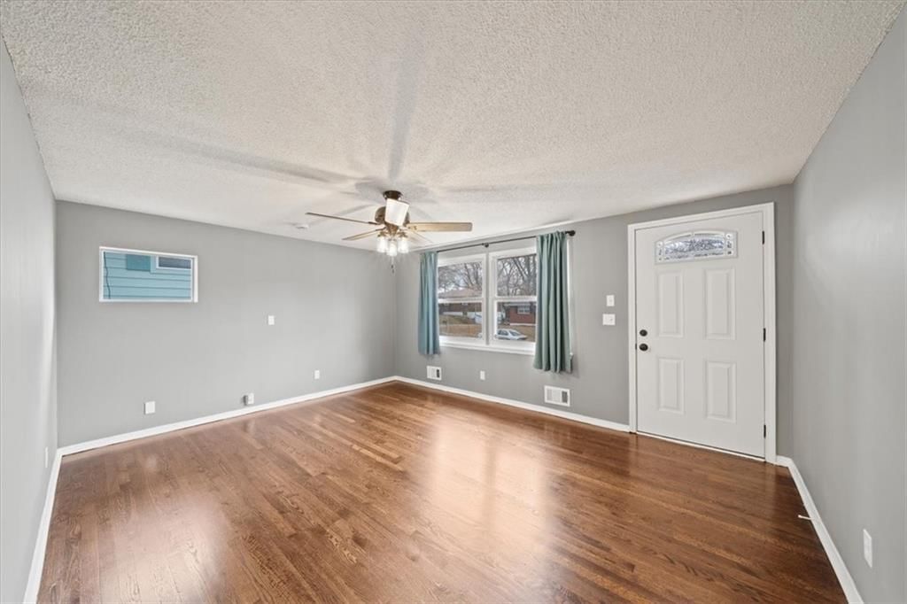 4033 N Spruce Avenue — photo 8
