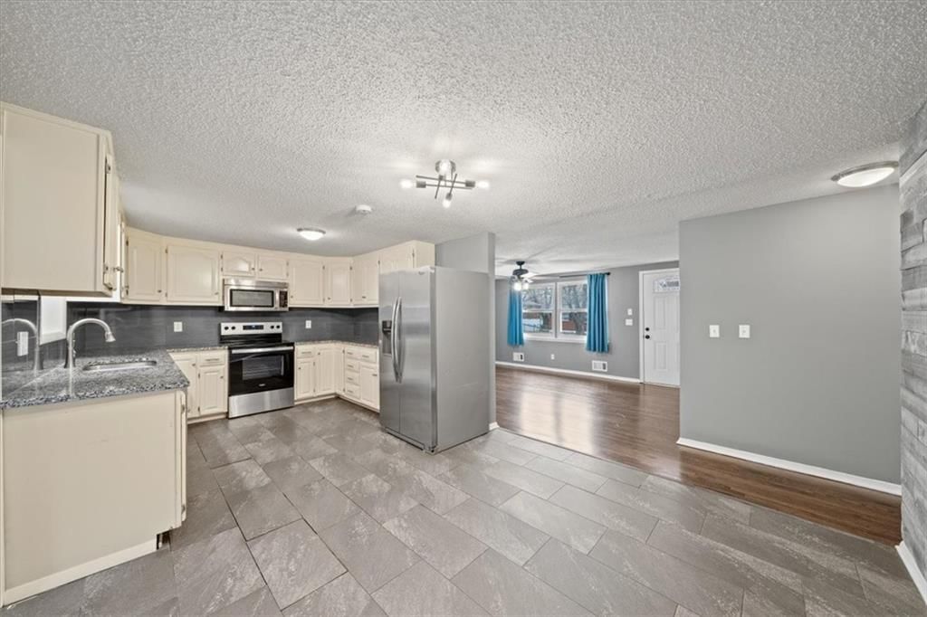 4033 N Spruce Avenue — photo 11