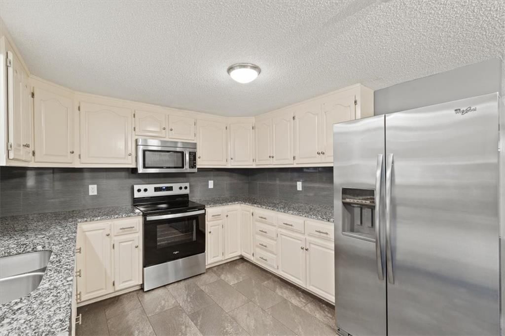 4033 N Spruce Avenue — photo 12