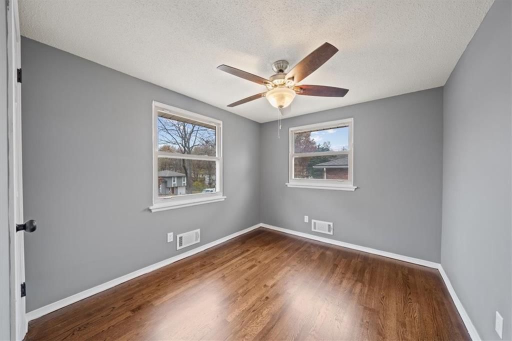 4033 N Spruce Avenue — photo 16
