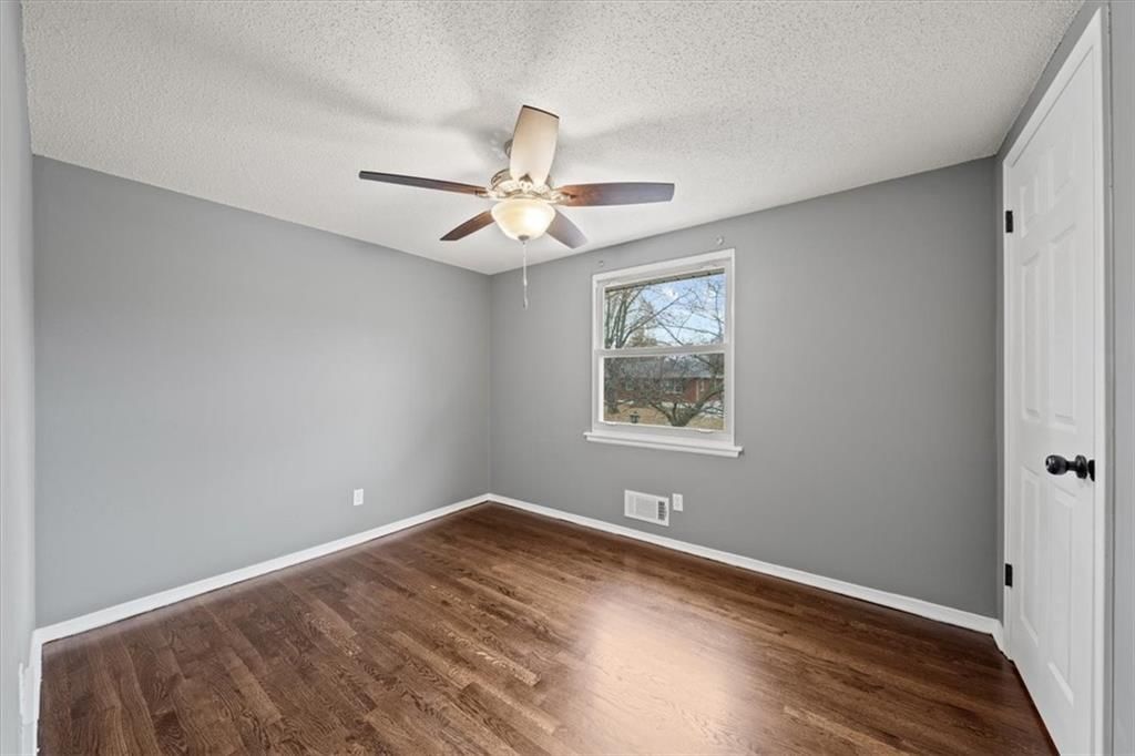 4033 N Spruce Avenue — photo 17