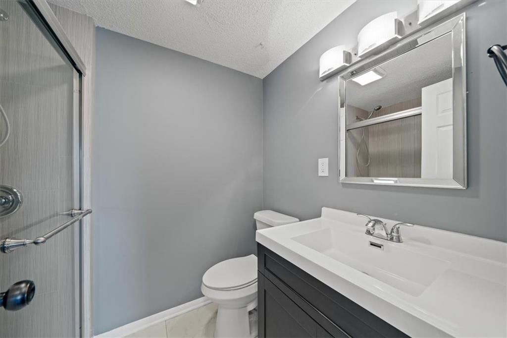 4033 N Spruce Avenue — photo 18