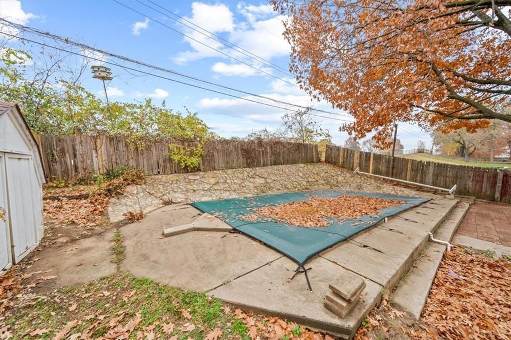 4033 N Spruce Avenue — photo 24