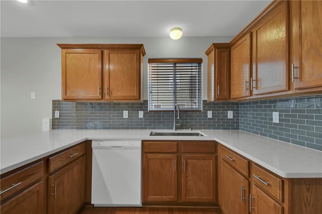 11425 Manning Avenue — photo 9