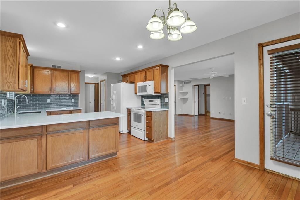 11425 Manning Avenue — photo 10