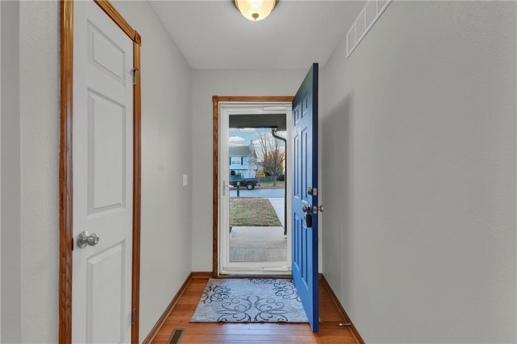 11425 Manning Avenue — photo 12