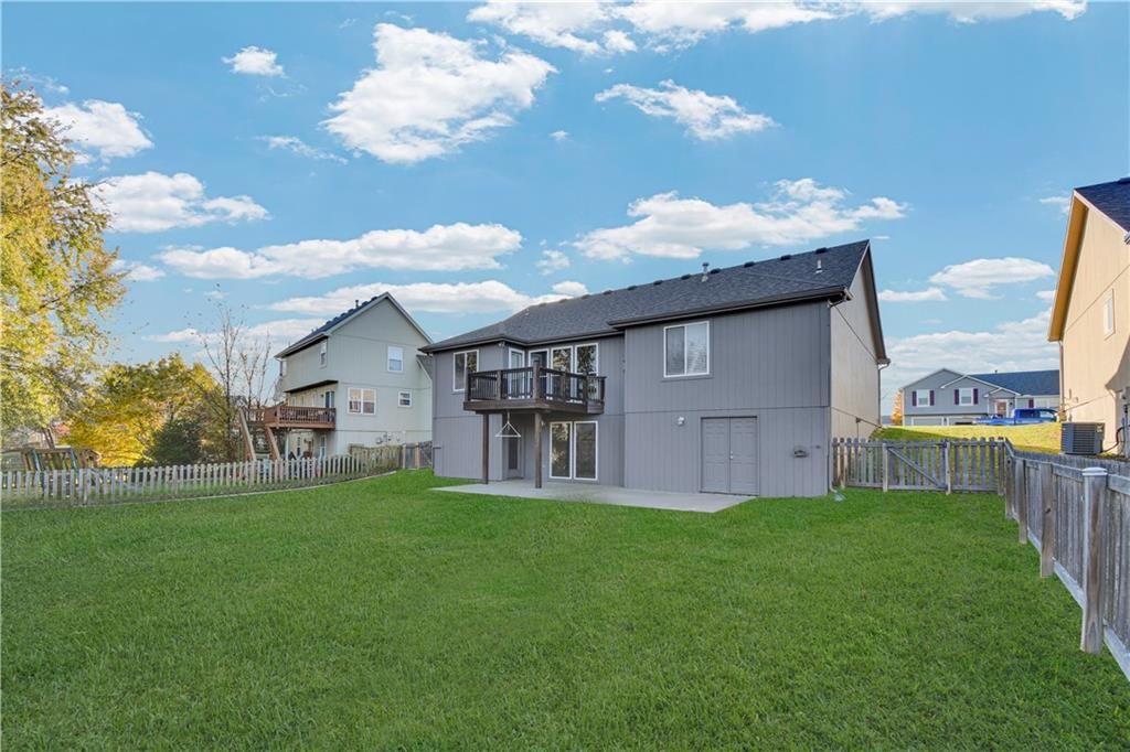 11425 Manning Avenue — photo 37