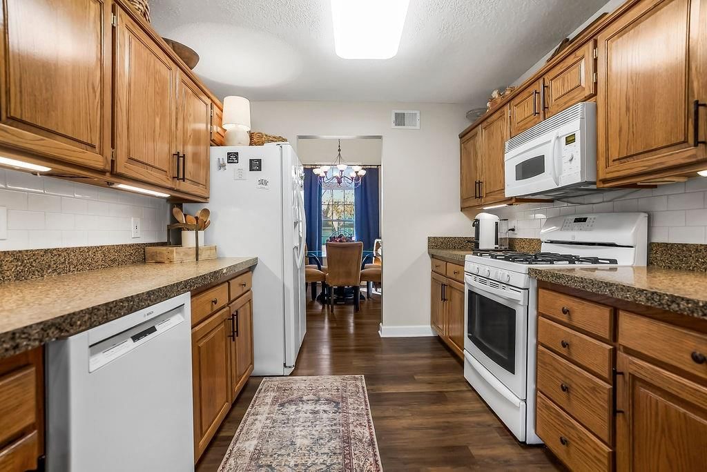 440 Skylark Circle — photo 5