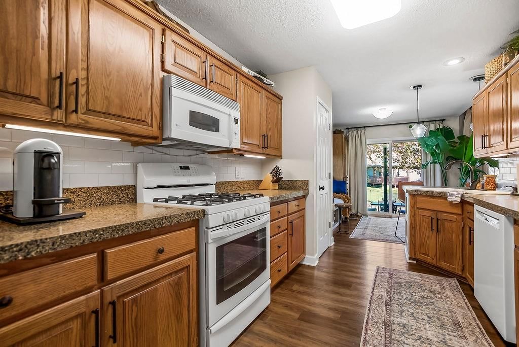 440 Skylark Circle — photo 6