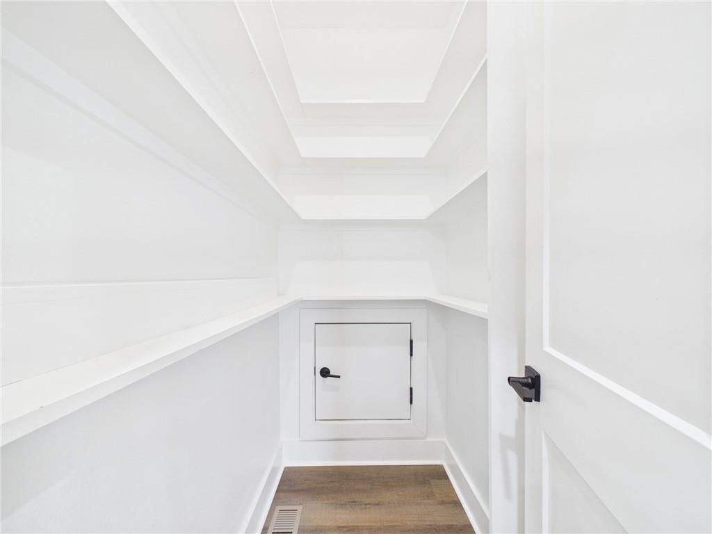 110 Newberry Court — photo 6