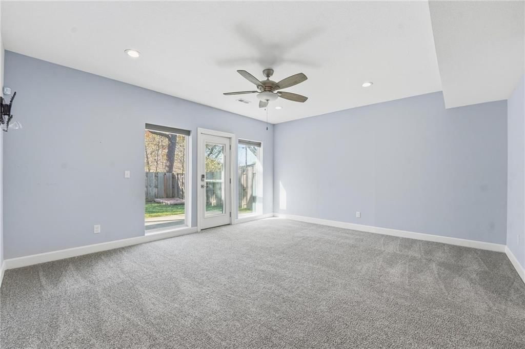 4928 Fontana Street — photo 35