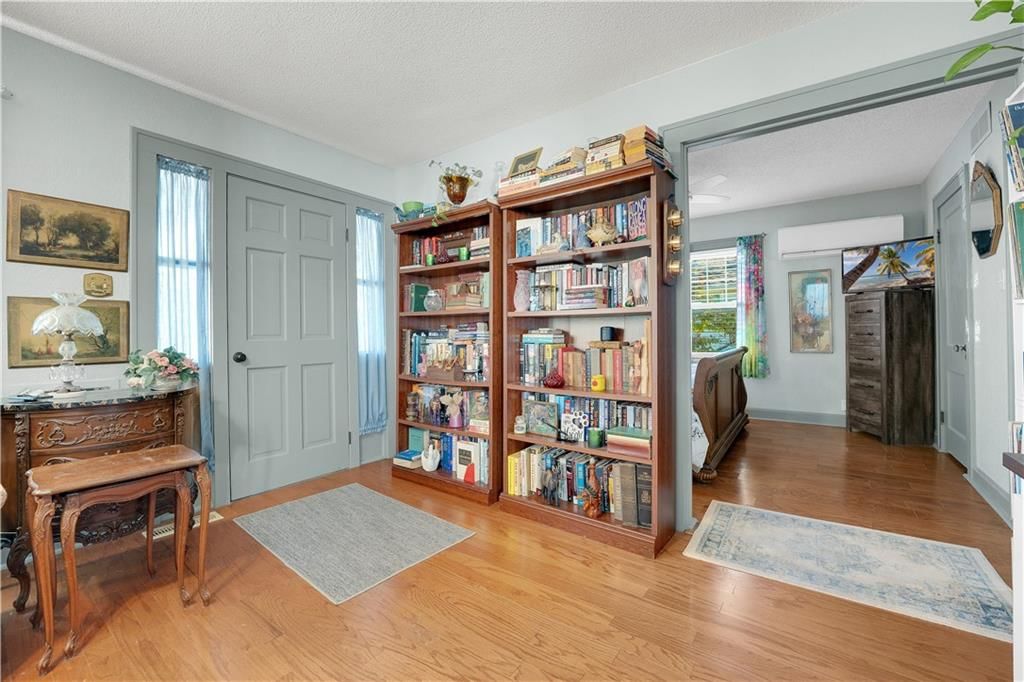 1412 W 5th Street — photo 7