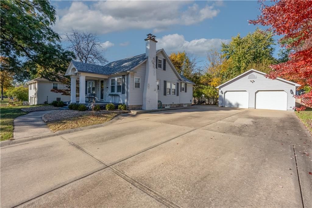 1412 W 5th Street — photo 44