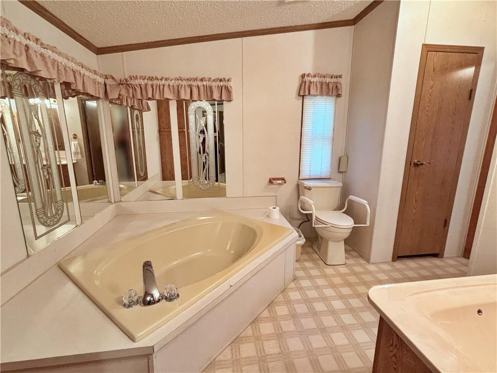 203 E Washington Street — photo 21