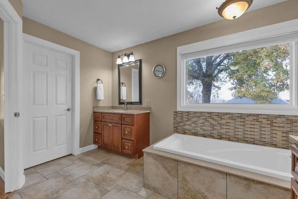 2100 NE 85th Road — photo 39