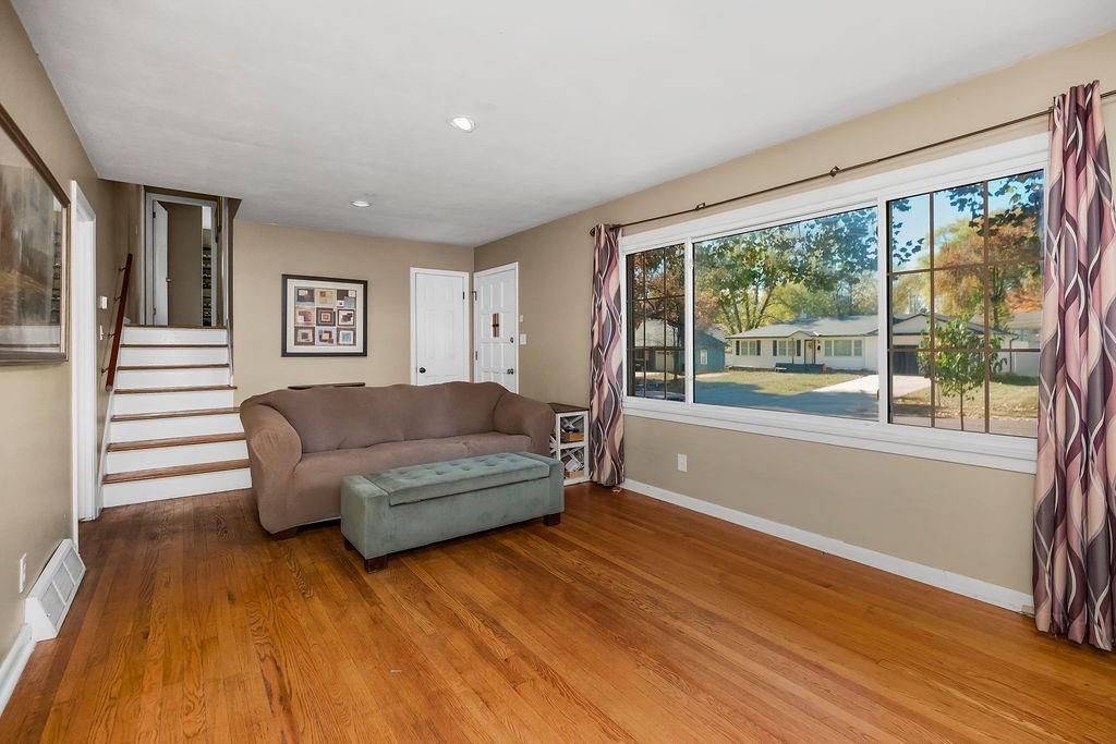 6949 Russell Street — photo 9