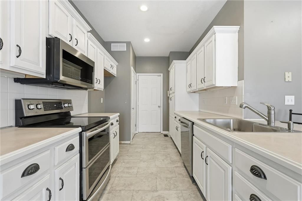 1323 N 158th Court — photo 7