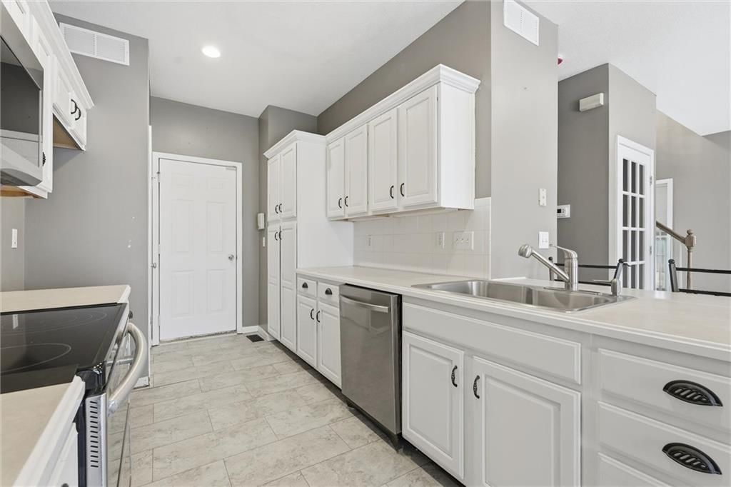 1323 N 158th Court — photo 8