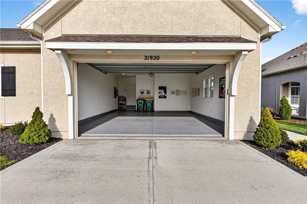21920 W 82nd Terrace — photo 38