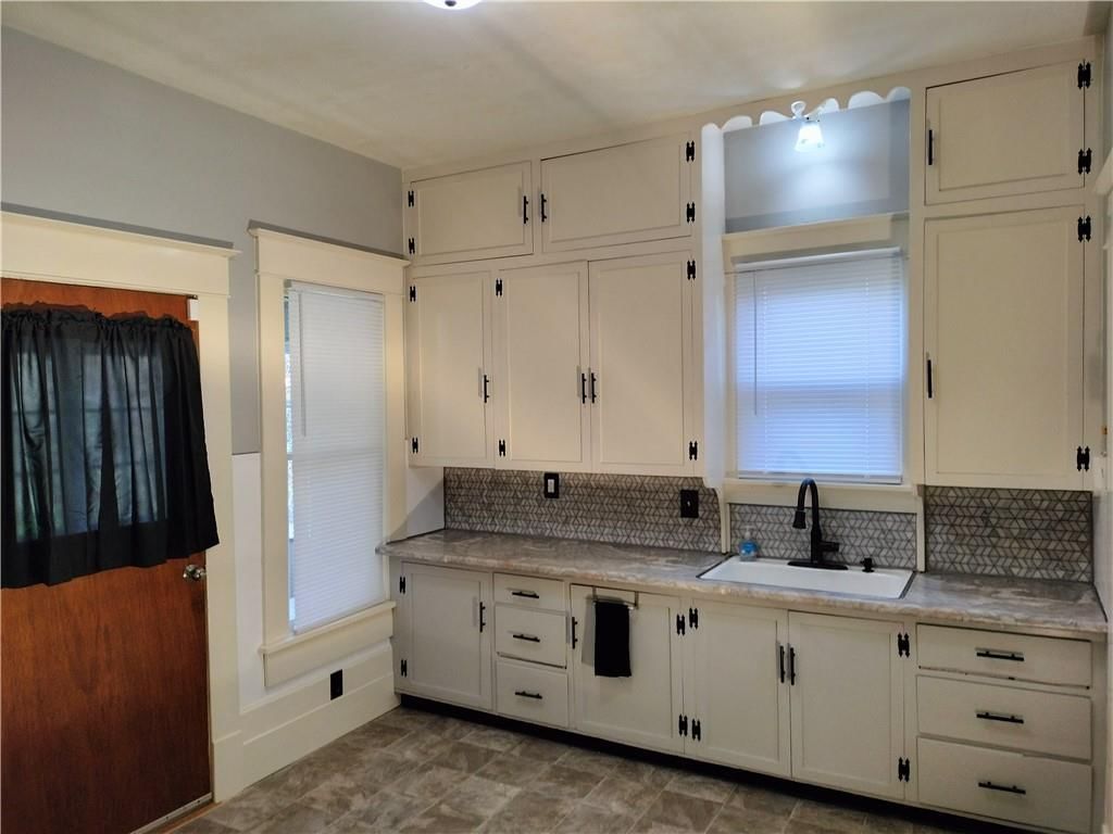 3311 Seneca Street — photo 8