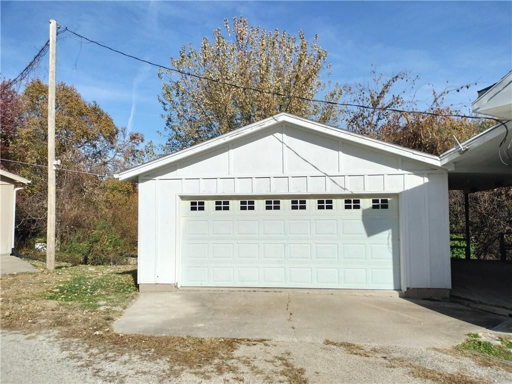 3311 Seneca Street — photo 31