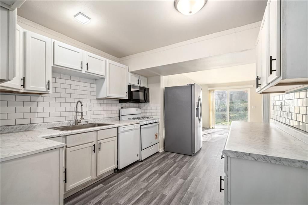 4225 E 68th Street — photo 11