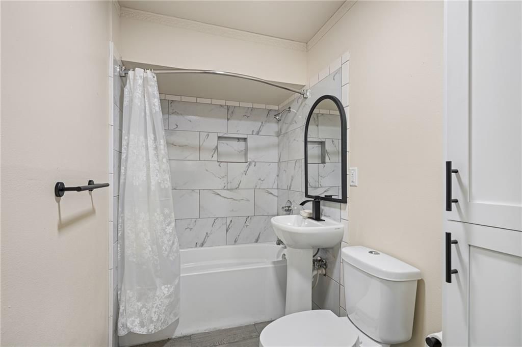 4225 E 68th Street — photo 27