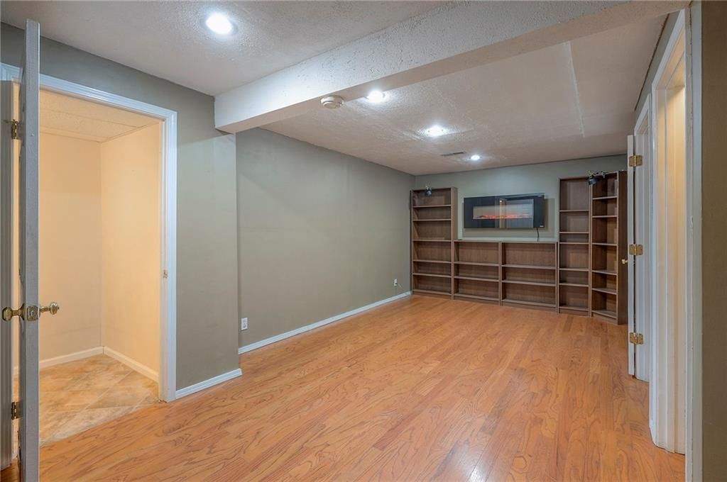 8517 W 109th Terrace — photo 27