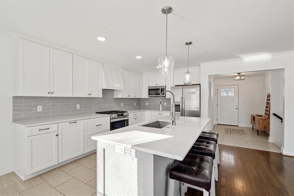 909 W 85TH Street — photo 8