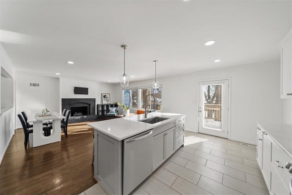 909 W 85TH Street — photo 11