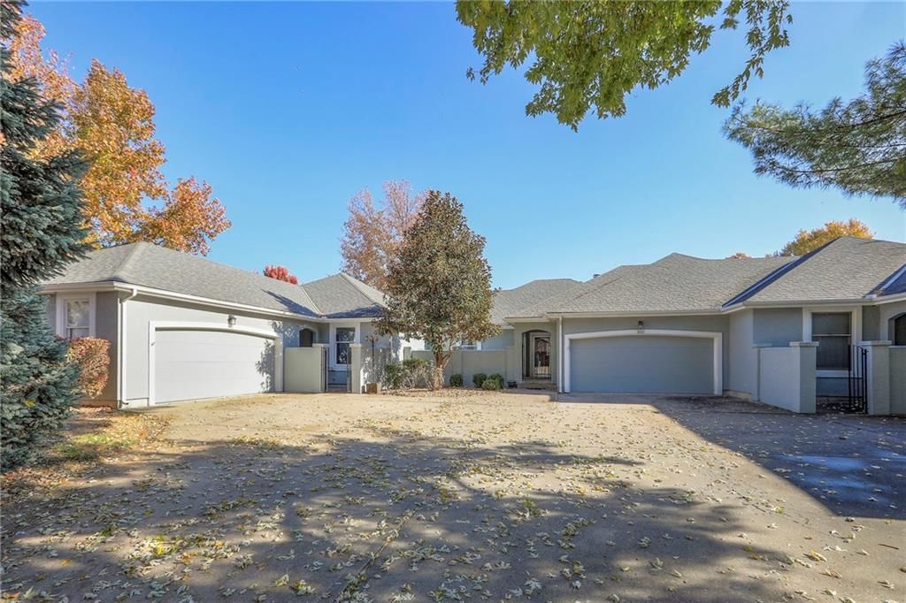 352 SW Raintree Drive — photo 3