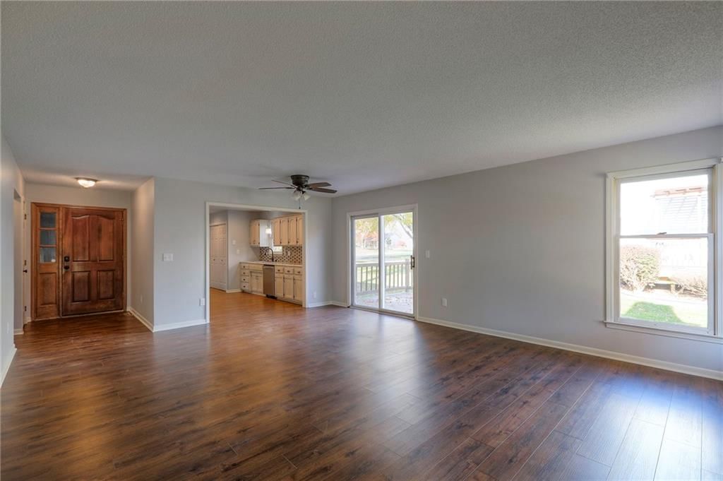 352 SW Raintree Drive — photo 9