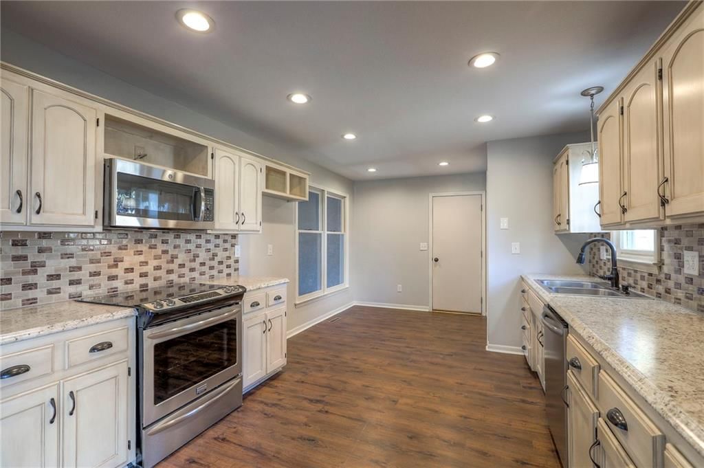 352 SW Raintree Drive — photo 10