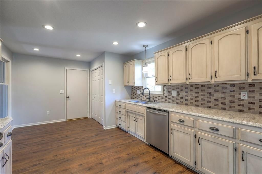 352 SW Raintree Drive — photo 11