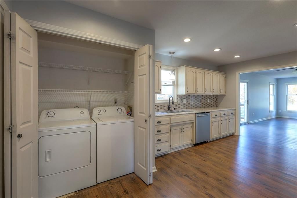 352 SW Raintree Drive — photo 13