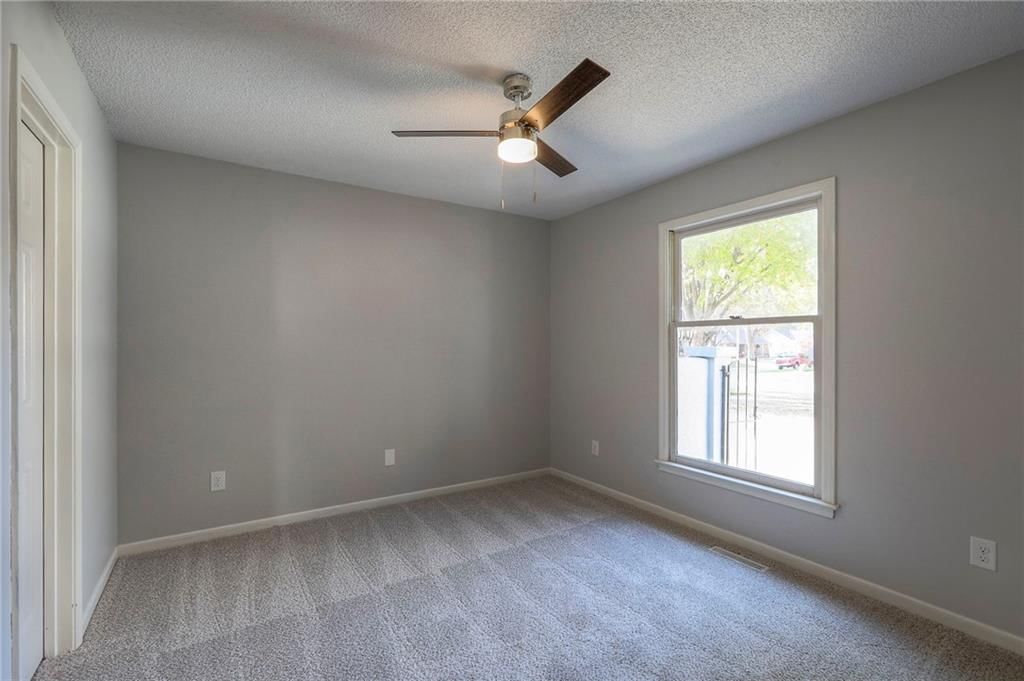 352 SW Raintree Drive — photo 23